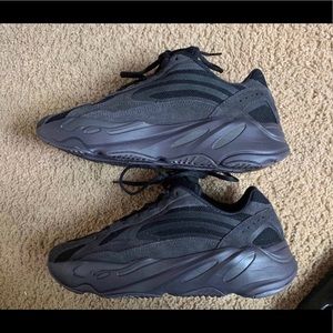 Yeezy 700 black